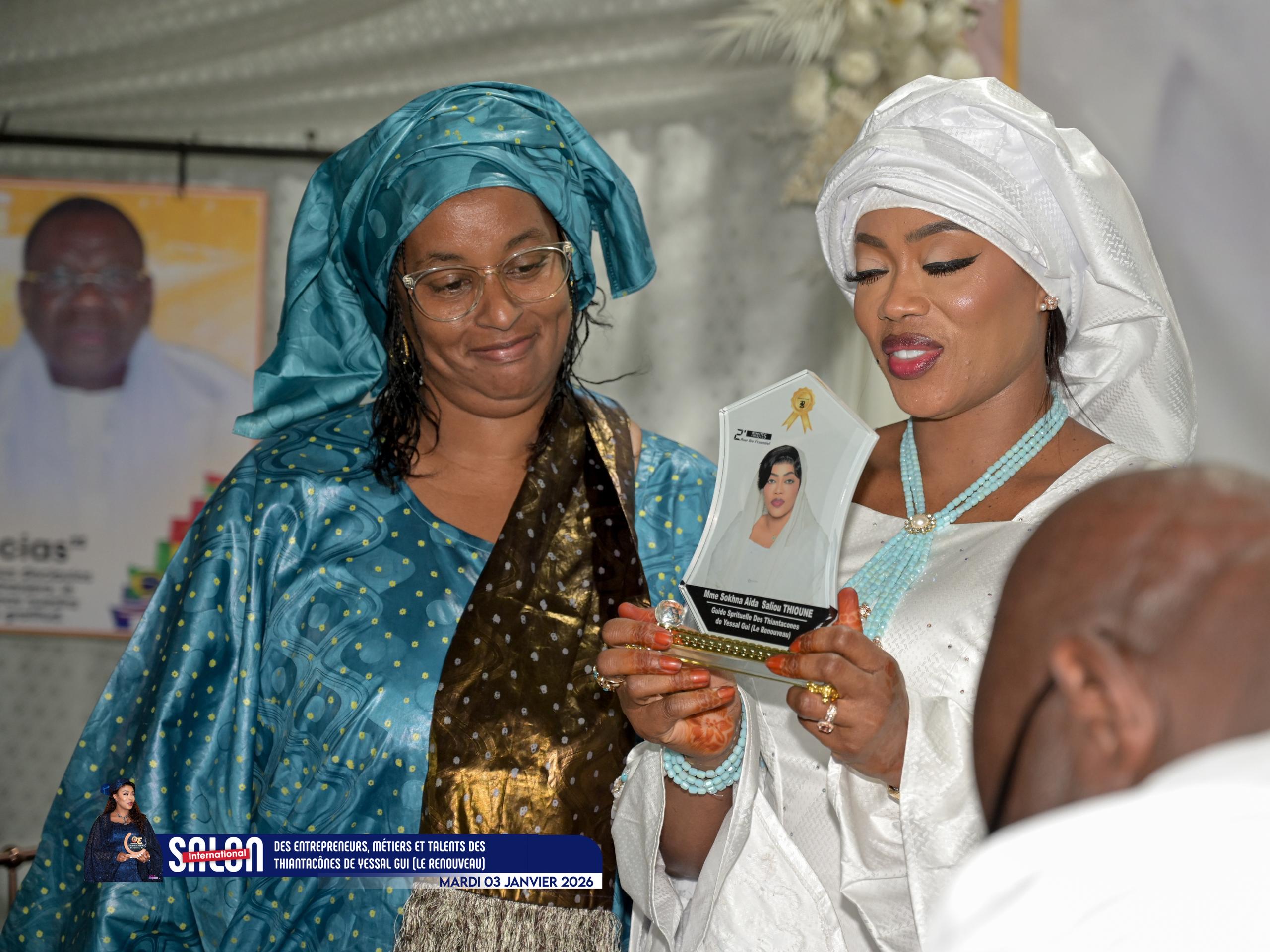 SOKHNA AIDA SALIOU reçoit la distinction de « La Femme de l’Année 2025 »